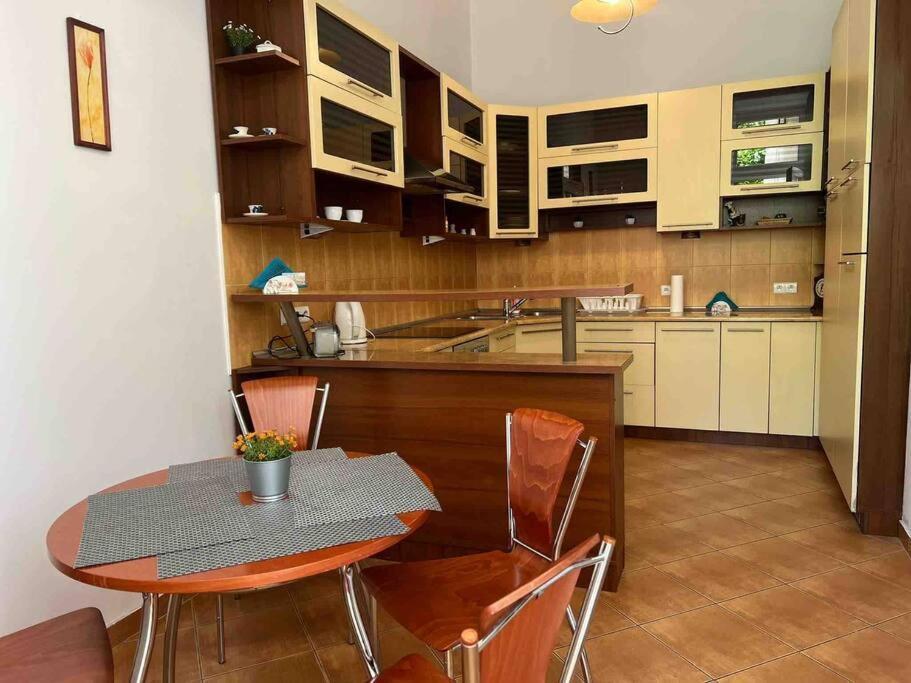 Grodzka / Apartment With Balcony Красков Екстериор снимка